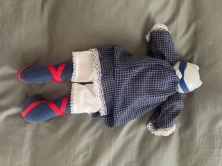 Muñeca Gatita Porcelana Azul y Roja