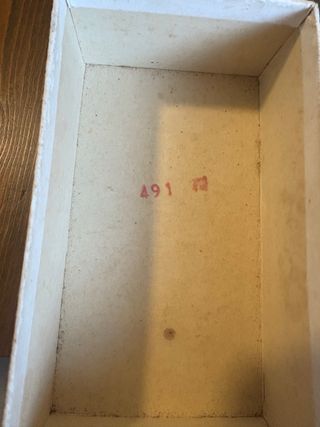 Vecchia scatola di cioccolatini floreale