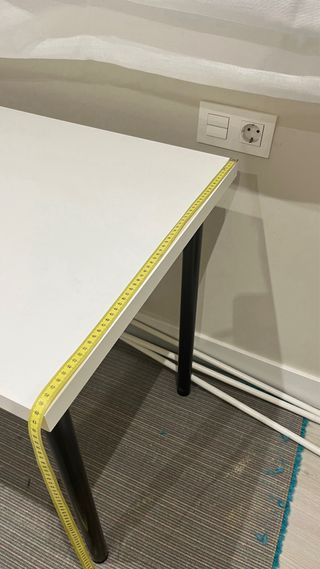 Mesa IKEA blanca patas negras ajustables