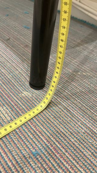 Mesa IKEA blanca patas negras ajustables