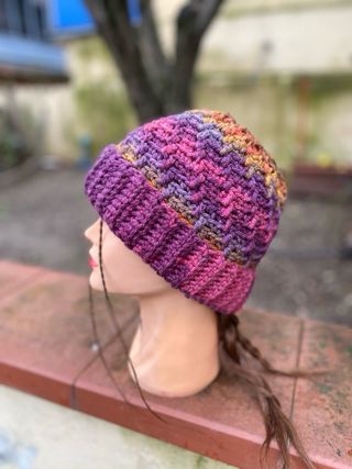 Cappello fatto a mano all'uncinetto
