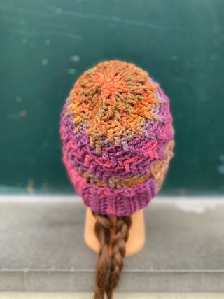 Cappello fatto a mano all'uncinetto