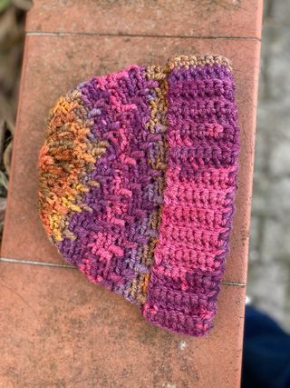 Cappello fatto a mano all'uncinetto