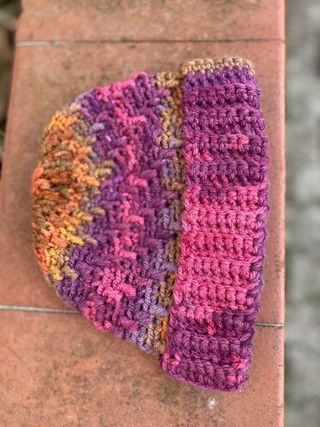 Cappello fatto a mano all'uncinetto