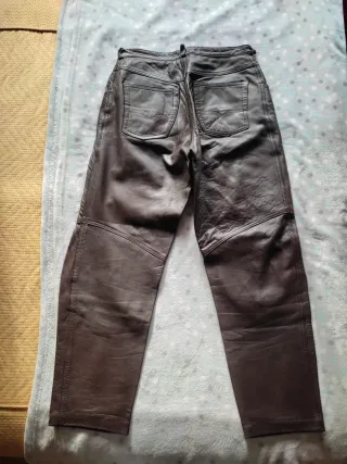 Pantalón de cuero marrón
