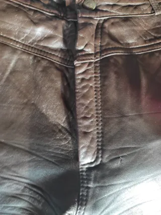 Pantalón de cuero marrón