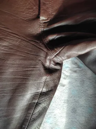 Pantalón de cuero marrón