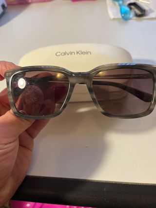 Gafas de sol Calvin Klein grises y multicolor