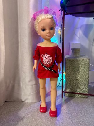 Bambola Nancy Famosa con Abito Rosso