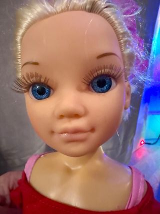 Bambola Nancy Famosa con Abito Rosso