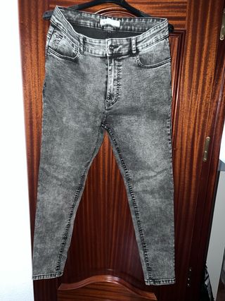 Pantalón vaquero hombre gris