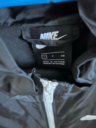 Chaqueta deportiva Nike negra