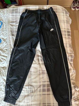 Chaqueta deportiva Nike negra