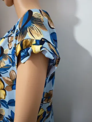 Vestido de flores azul y multicolor