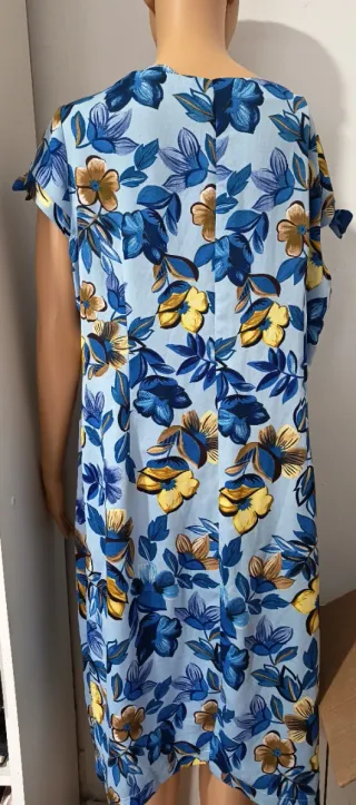 Vestido de flores azul y multicolor