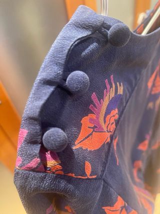 Vestido Bash azul con estampado floral