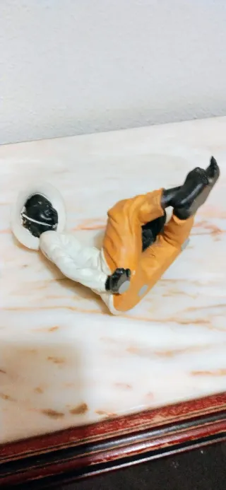 Figura porcelana hombre con plato