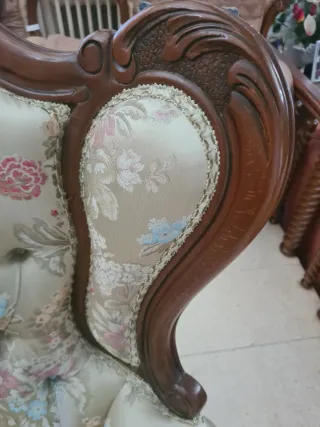 Sillones clásicos tapizados madera preciosos