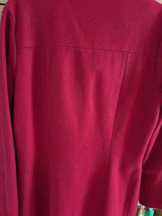 Abrigo rojo ONLY Talla 38 (M) botones metálicos