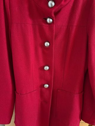 Abrigo rojo ONLY Talla 38 (M) botones metálicos