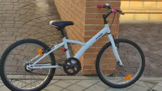 Bicicleta infantil Btwin blanca