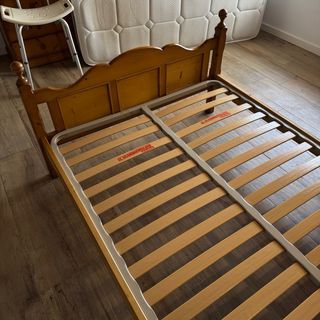 Cama de madera de pino