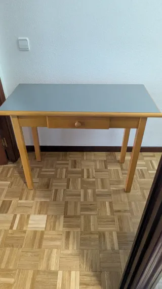 Mesa de cocina madera y gris