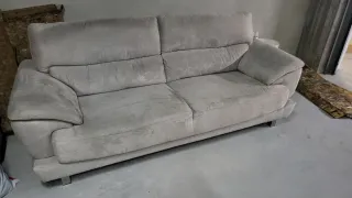 Sofá de 3 lugares em tecido cinza