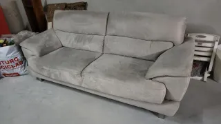 Sofá de 3 lugares em tecido cinza