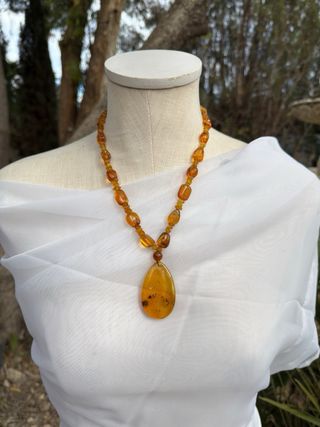 Collar de ámbar con colgante