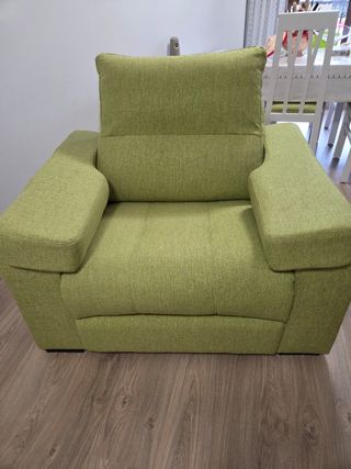 Sillón individual color pistacho, reclinable.