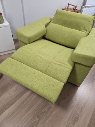 Sillón individual color pistacho, reclinable.
