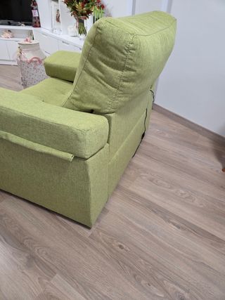 Sillón individual color pistacho, reclinable.