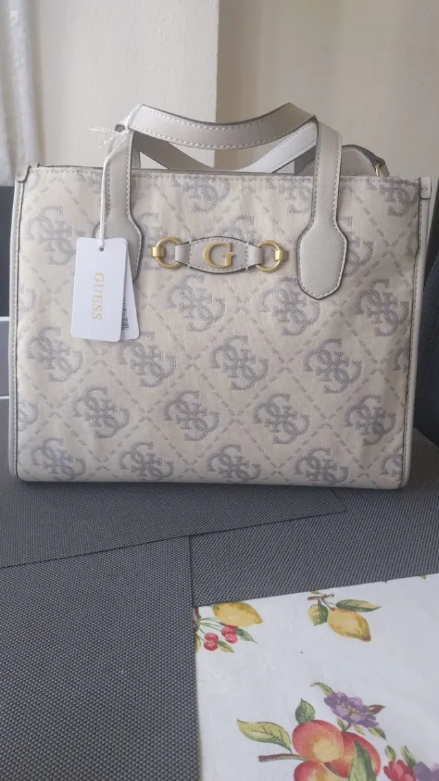 Bolso Guess Beige y Dorado