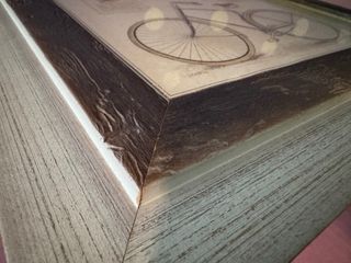 Cuadro de madera con lámina de bicicleta