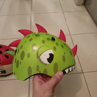Casco infantil diseño zorro o dinosaurio