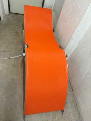 Tumbona de playa naranja