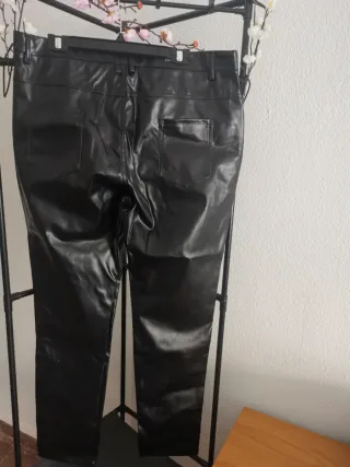 Pantalón efecto piel negro Talla 46