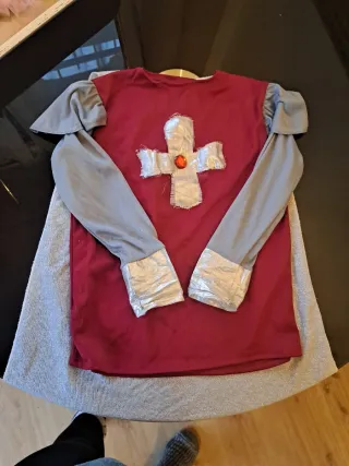 Disfraz mediaval / caballero cruz roja infantil