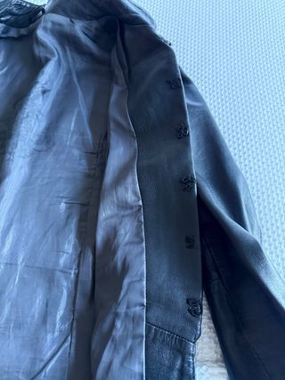 Chaqueta de piel negra