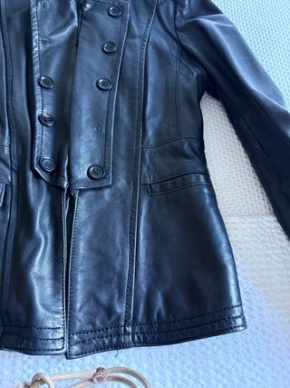 Chaqueta de piel negra