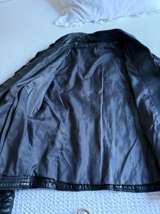 Chaqueta de piel negra