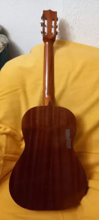 Guitarra española de madera