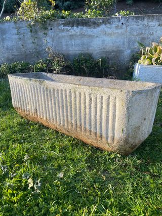 Jardinera de piedra grande