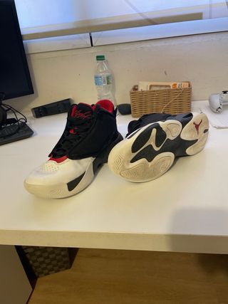 Jordan Max Aura 4 Talla 39