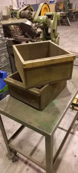 Cajas de madera de almacén antiguas