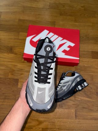 Zapatillas Nike Shox R4 Gris Blanco negro