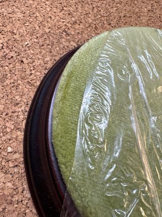 Base in mogano e superficie in velluto verde