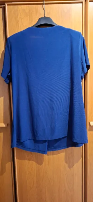 Blusa azul mujer con detalle hebilla Marca arona