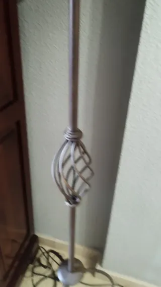 Lámpara de pie rústica metal y tela